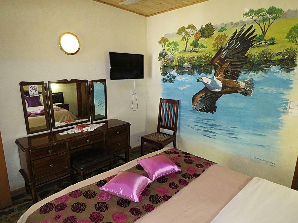 Parrot Lodge Bulawayo Exterior photo
